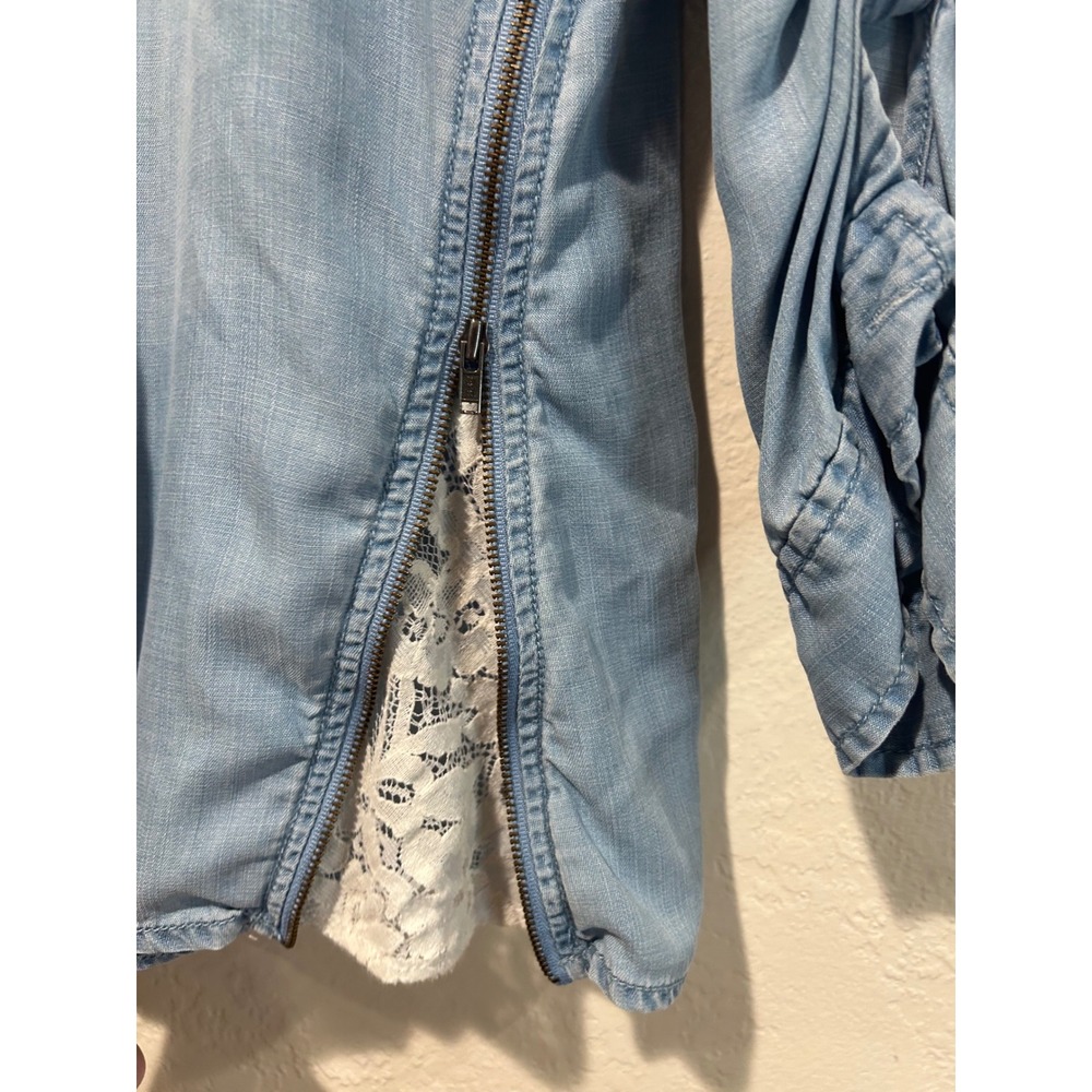 Chicos Blue Lyocell Chambray Shirt Side Zipper Lace Inset Roll Tab Sleeve Size 2 - Picture 4 of 6